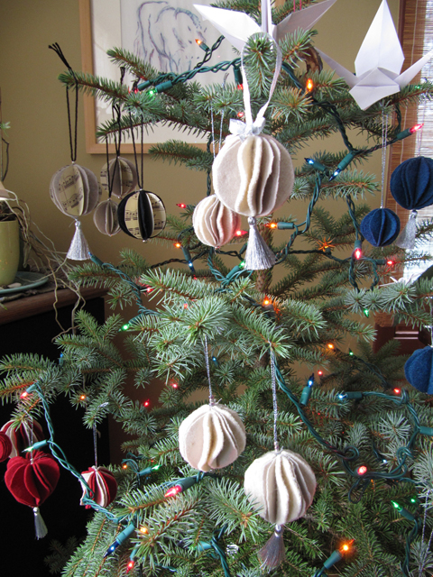 My Bro & his wife's balls (Note to self: Peg's tree them isn't silver. It's bronzy-gold.)